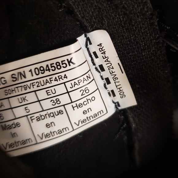 UGG black boots with bow size 8 - Picture 6 of 6